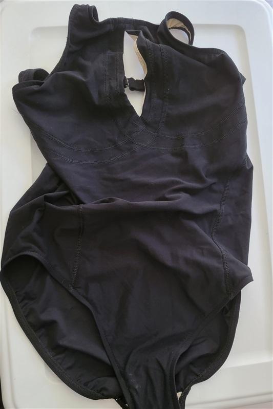 NWT Robin Piccone 8 Keyhole High Neck Black 1pc Swimsuit 111702