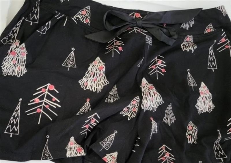 NWOT Soma L Embraceable Pajama Top & Shorts Black Christmas Trees 112018