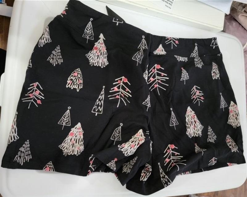 NWOT Soma L Embraceable Pajama Top & Shorts Black Christmas Trees 112018
