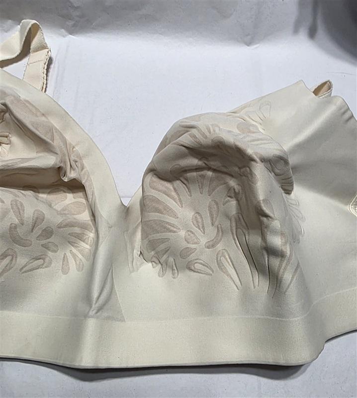 NWPT Bali 38C Beauty Lift Gravity Defying Wirefree Bra DF6564 Ivory 112702