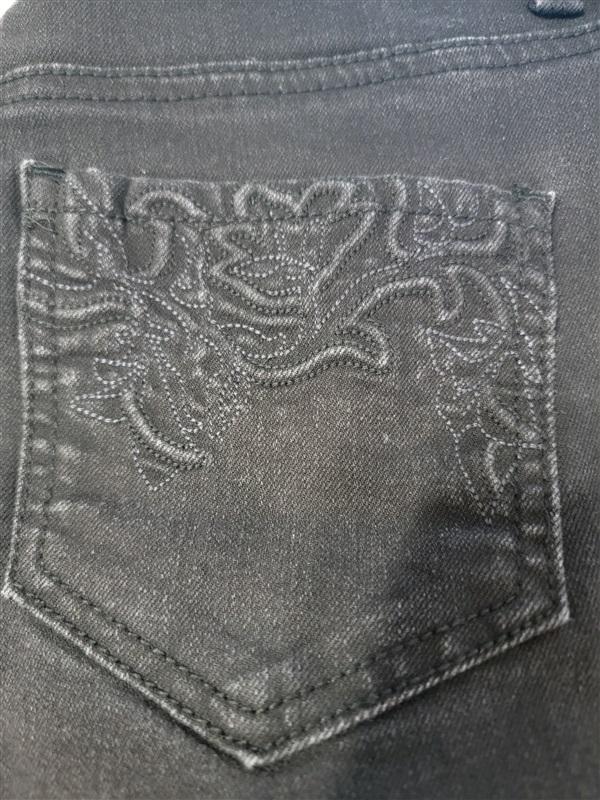 NWOT Gloria Vanderbilt 4 Amanda Slim Jeans Black Embroider Pocket 113088