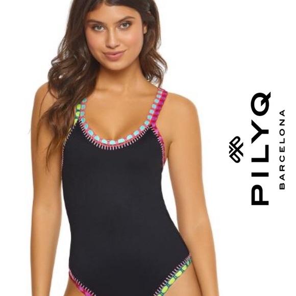 NWT Pilyq SM Ribbed Platinum Black Crochet Rainbow Trim 1PC 113303