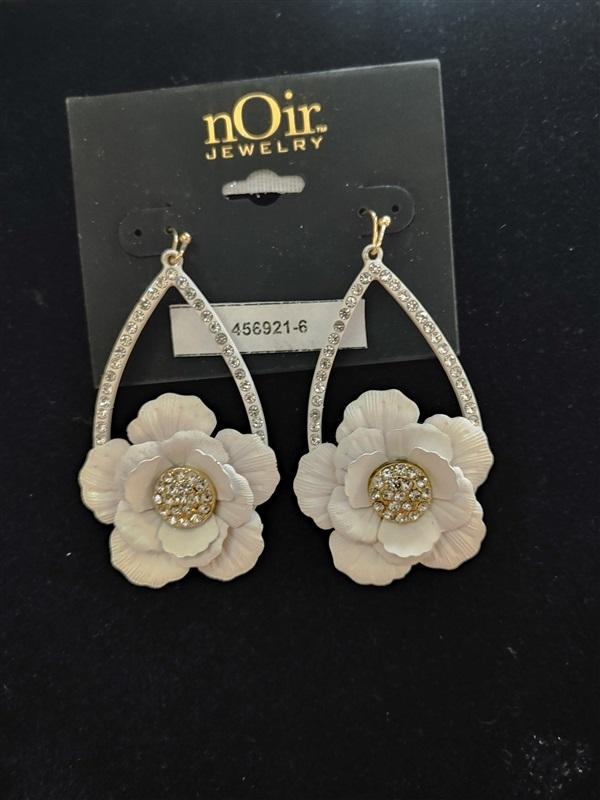 NWT nOir White Flower Tear Drop Dangle Rhinestone Earrings 113370