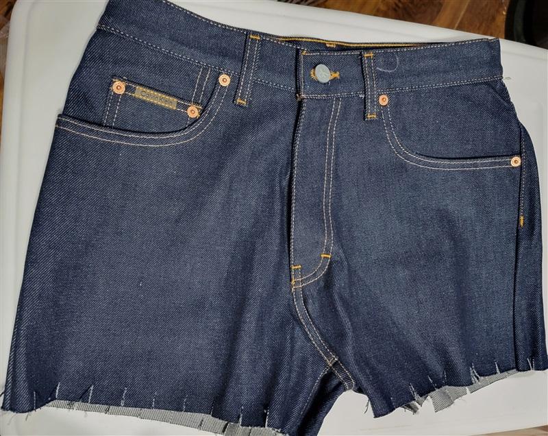 NWOT Calvin Klein 5 Raw Edge Jean Shorts 113497