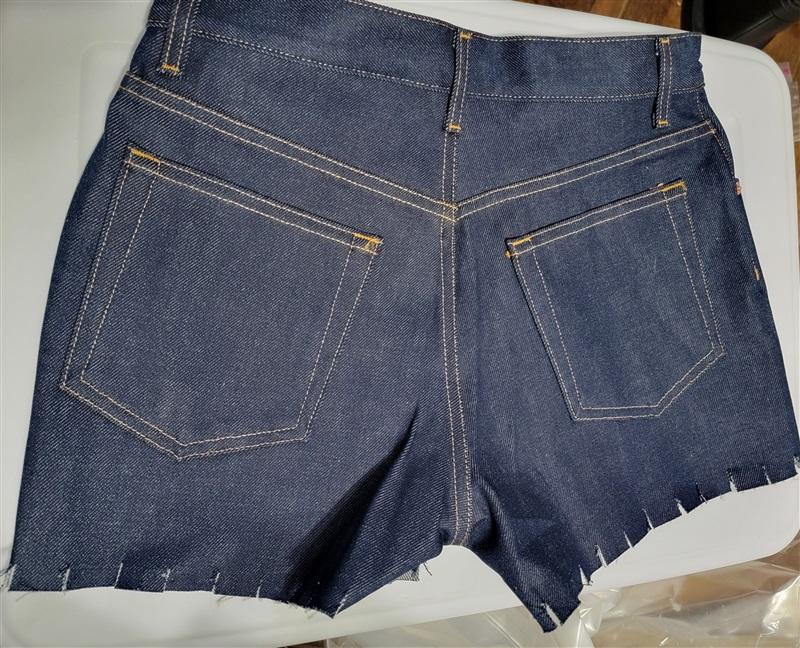 NWOT Calvin Klein 5 Raw Edge Jean Shorts 113497