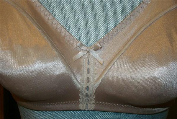 NWOT Bali 34D Double Support Wireless Bra 3820 Beige 113857