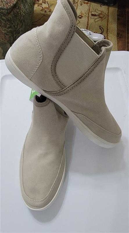 NWT Sanuk 7 PAIR O DICE MID BOOTS FOOTWEAR Beige Canvas 116905