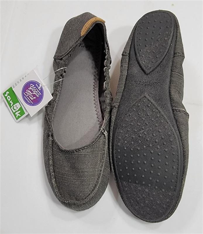 NWT Sanuk 6 Elle V Eight Charcoal Moccasin Flats 116910