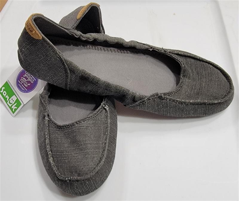 NWT Sanuk 7 Elle V Eight Charcoal Moccasin Flats 116911
