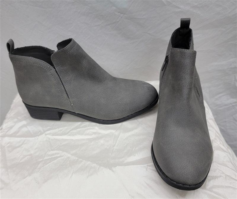 NWOT Sun & Stone 7W Cadee Ankle Booties Gray Faux Leather 116968