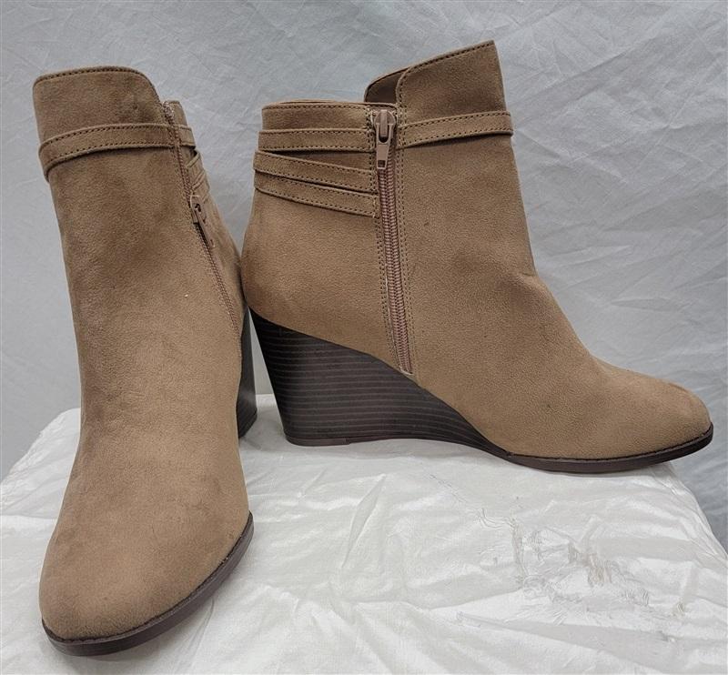NWOT Market Spruce 10 Buckle Ankle Wedge Heel Boots Tan Faux Suede 116971