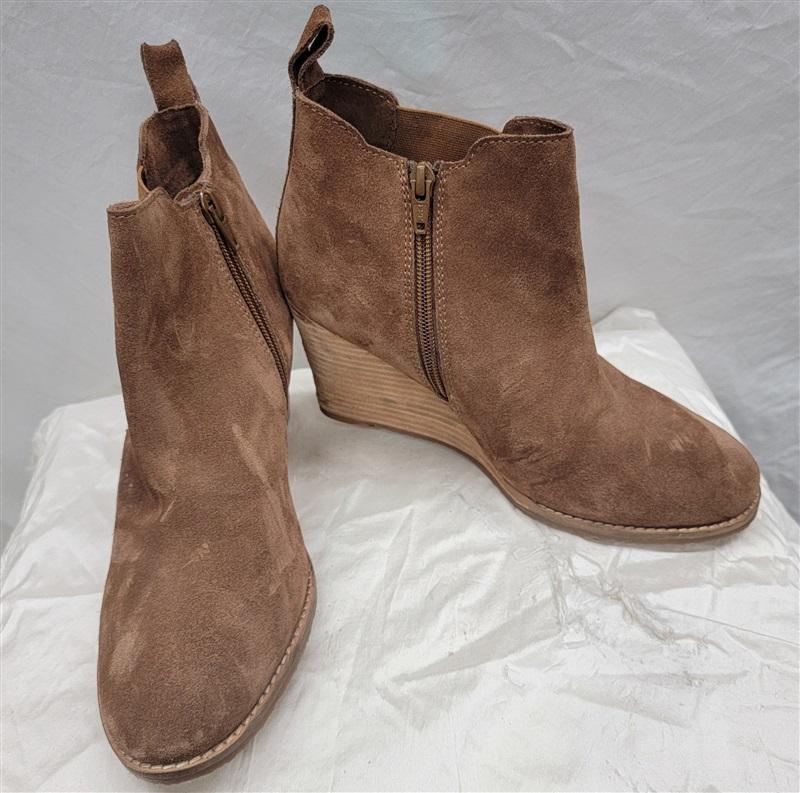 NWOT Diba 8.5 Brown Suede Wedge Heel Ankle Boots 116983