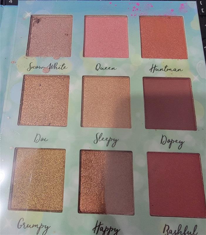 NWT Disney Snow White & the Seven Dwarfs Eyeshadow Palette 117504