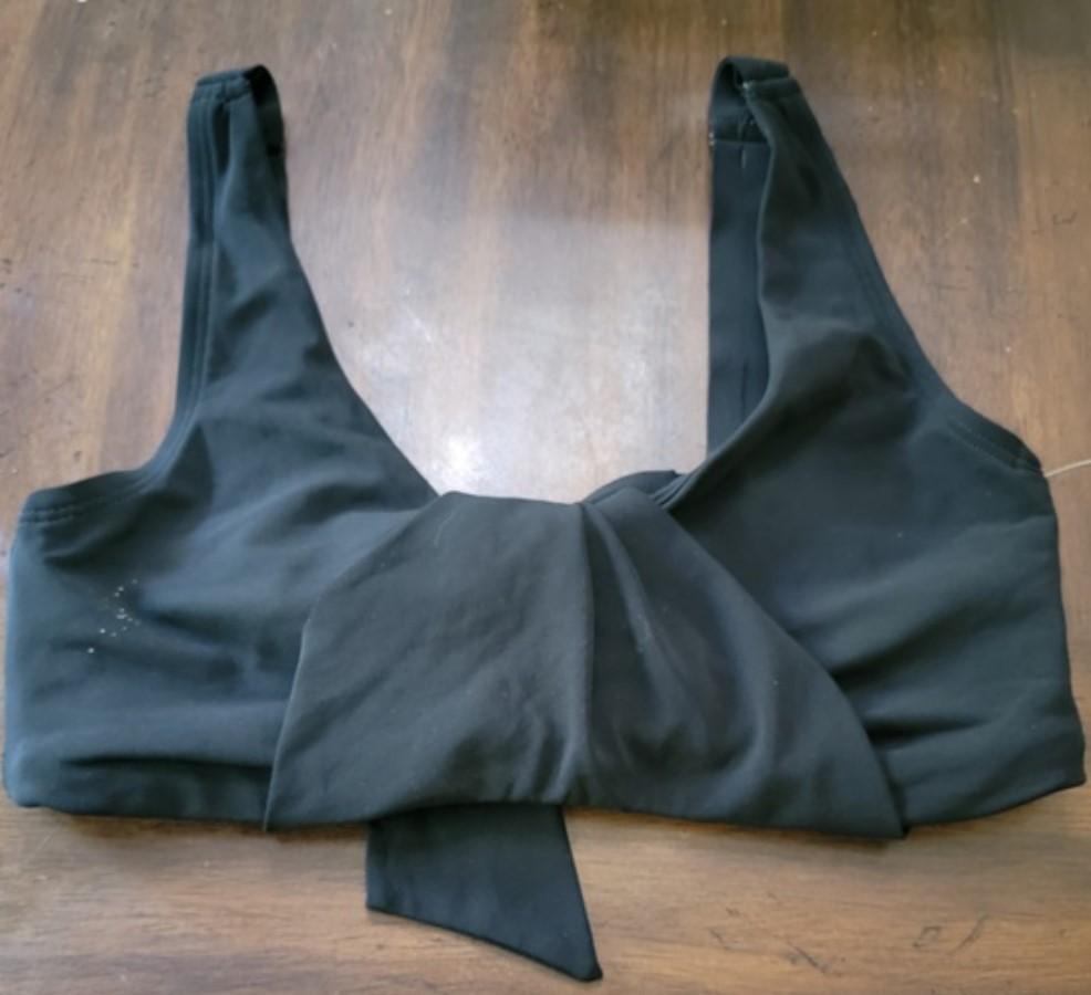 NWT Robin Piccone M Black Front Knot Bikini Swim Top 118070