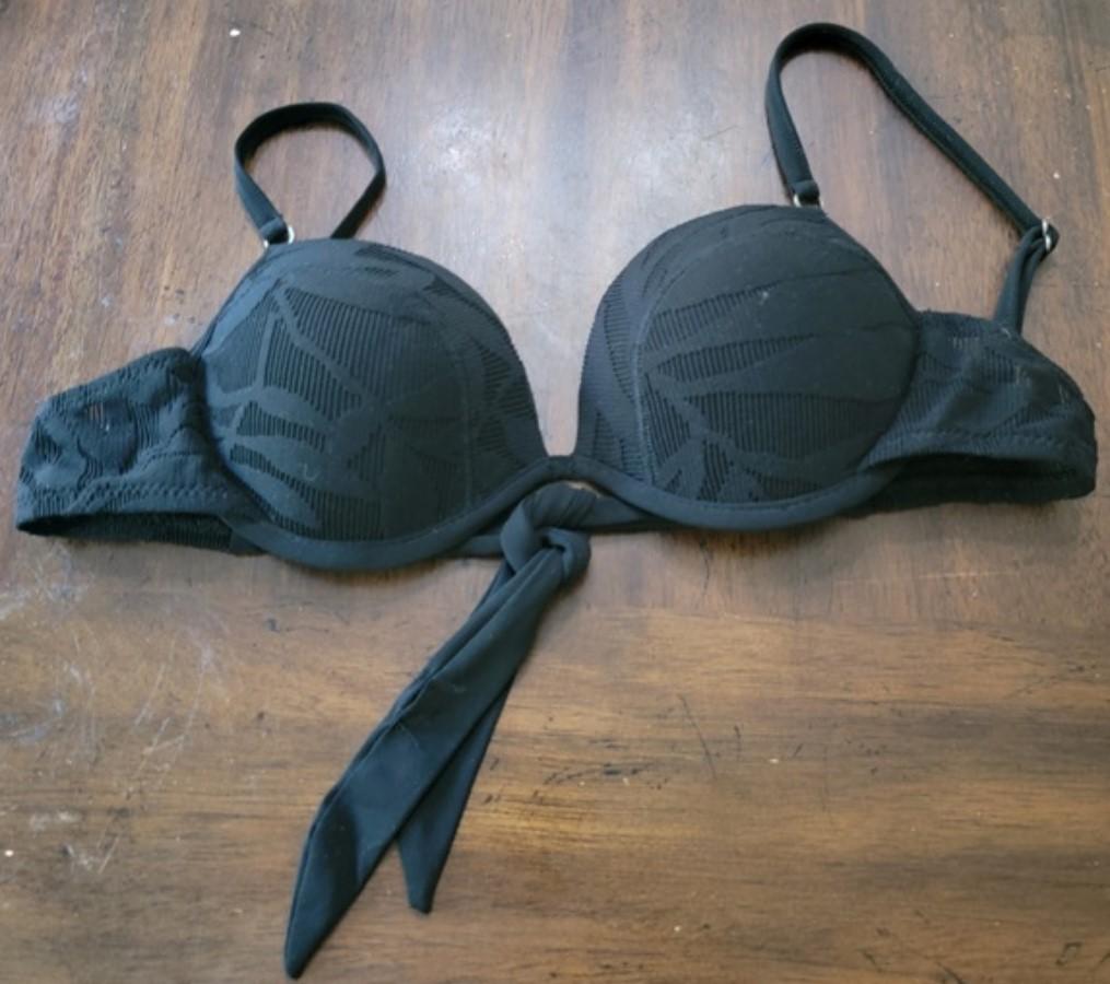 NWOT Robin Piccone Kelly M Solid Underwired Bikini Swim Top 118071