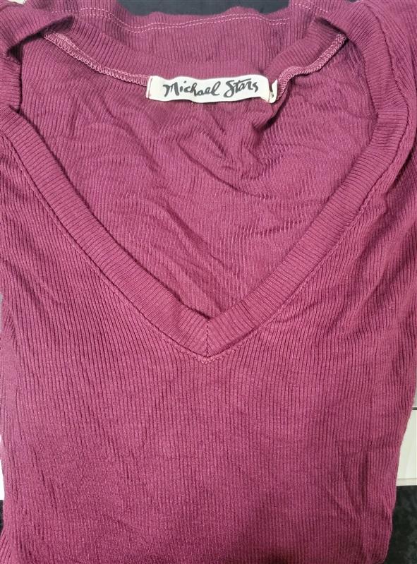 NWOT Michael Stars XS V Neck Burgundy Ribbed T Shirt 118485