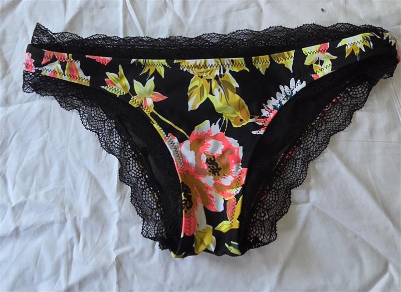 NWOT Volcom S Floral Lace Scoop Cheeky Bikini Swim Bottom 118510