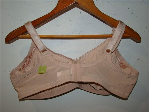 NWT Amoena 34B Rita Soft Cup Mastectomy Bra 2004 Beige 119334