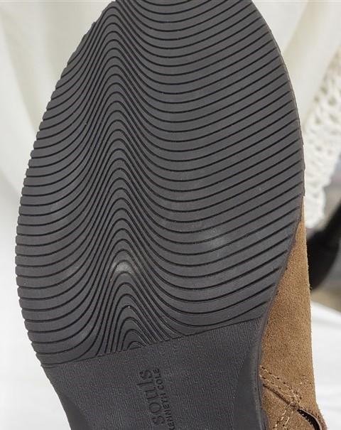NWOT Kenneth Cole 8.5 Gentle Soul Best Buckle Chelsea Beige 119420