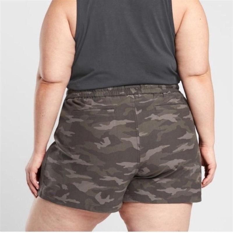 NWT Athleta 26 Camo Farallon Boca Shorts Drawstring Pockets 119550