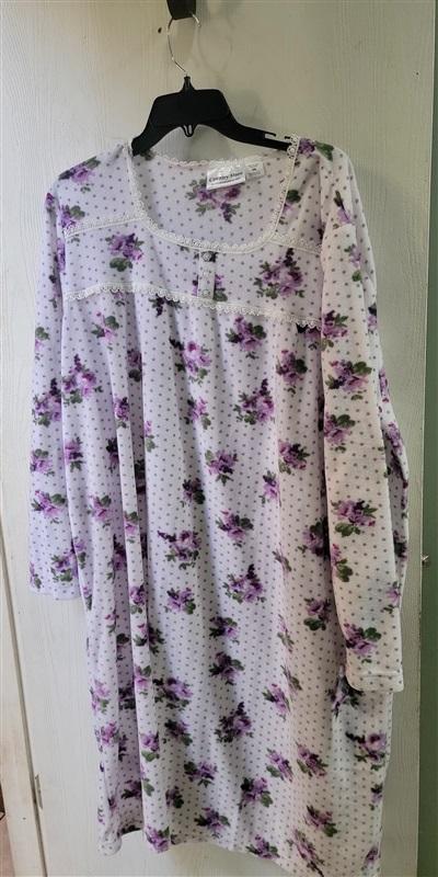 NWOT Country Store 2X Fleece 2XL Nightgown Lilac Floral 120168