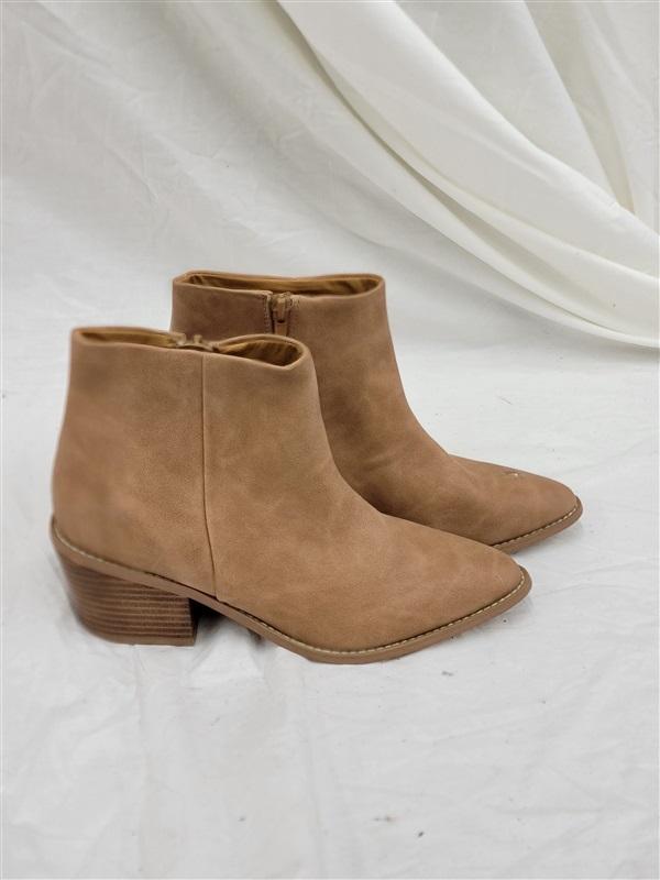 PO Report 7.5 Odeza Tan Cowboy Boots Stacked Heel 120574