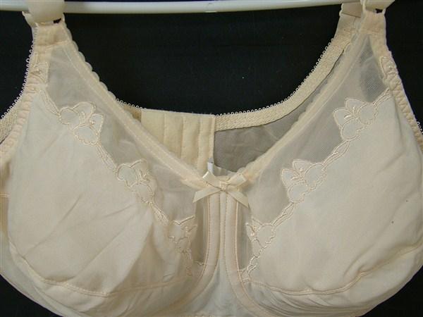 NWOT Bali Flower Ivory 38D Full Coverage Bra 0180 120585