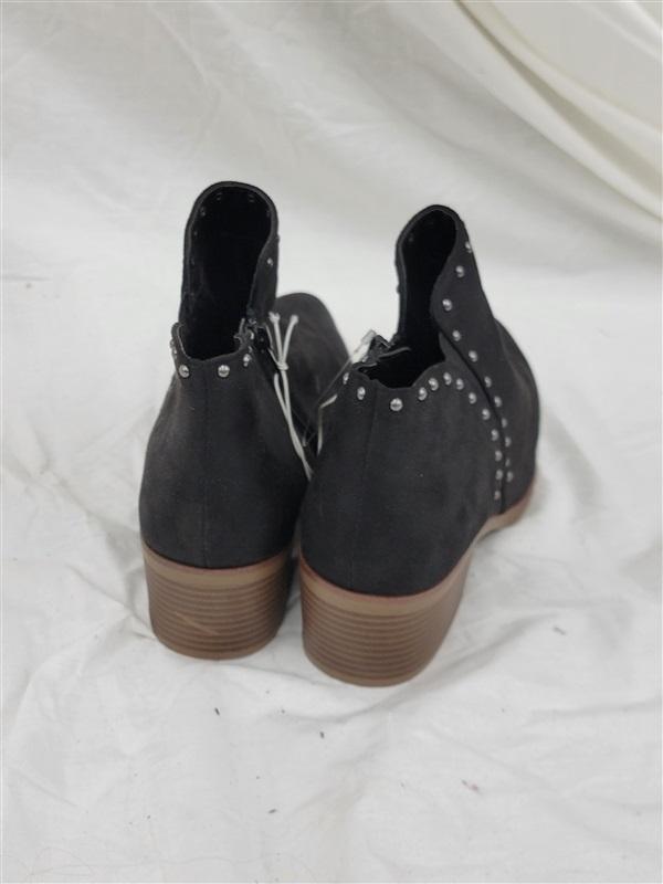 NWOT MIA 10 Dawsyn Studded Ankle Booties Faux Leather Pull On 120589
