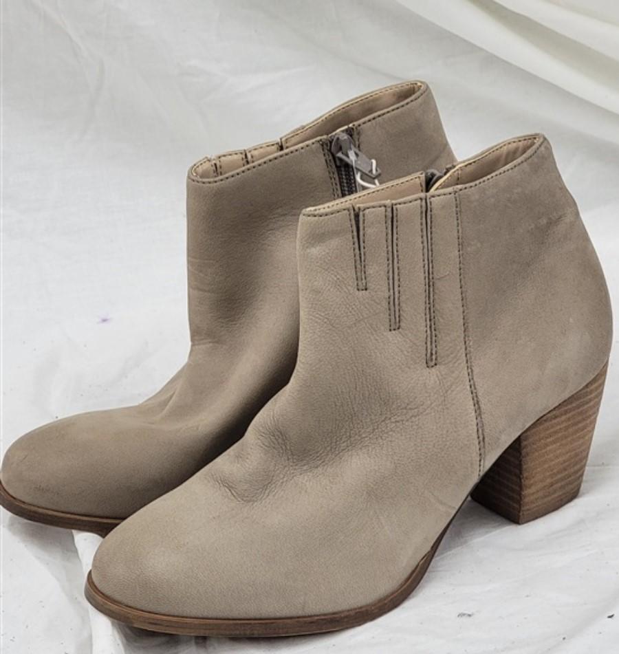NWOT Diba 7.5 Tan Leather Stacked Heel Ankle Boots Booties 120623