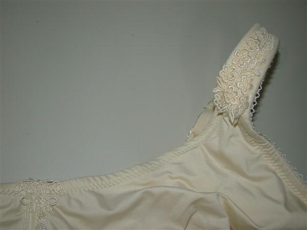 NWOT Comfort Choice 50C Side Wire Bra Leisure Ivory 120676