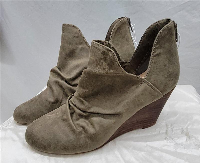 NWOT Report 8.5 Gower Olive Green Booties Ankle Boots 120817