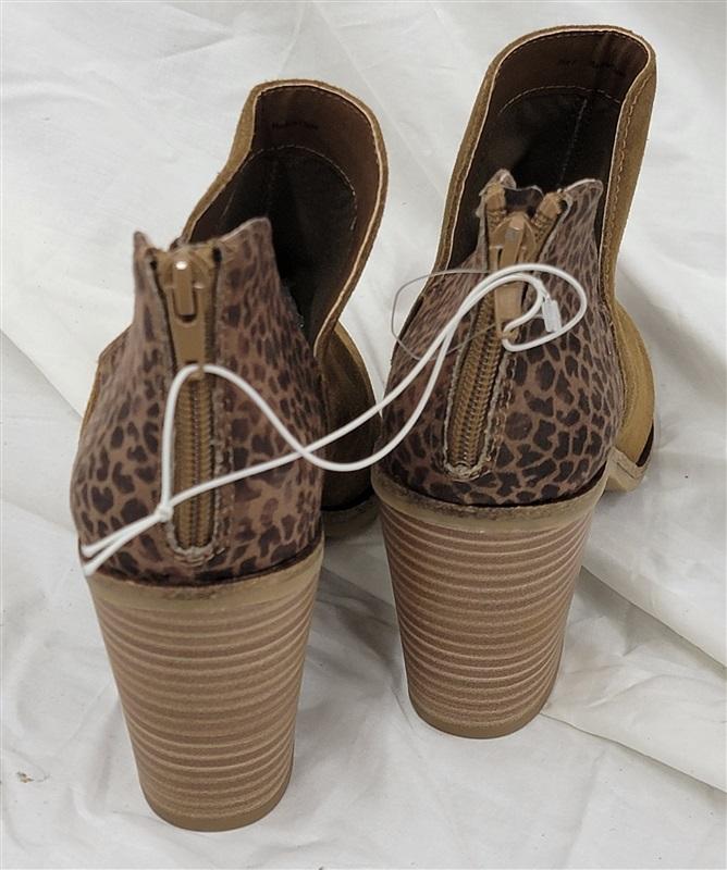 NWOT DV8 Dolce Vita 8 Shai Leopard Suede Heeled Bootie 120818