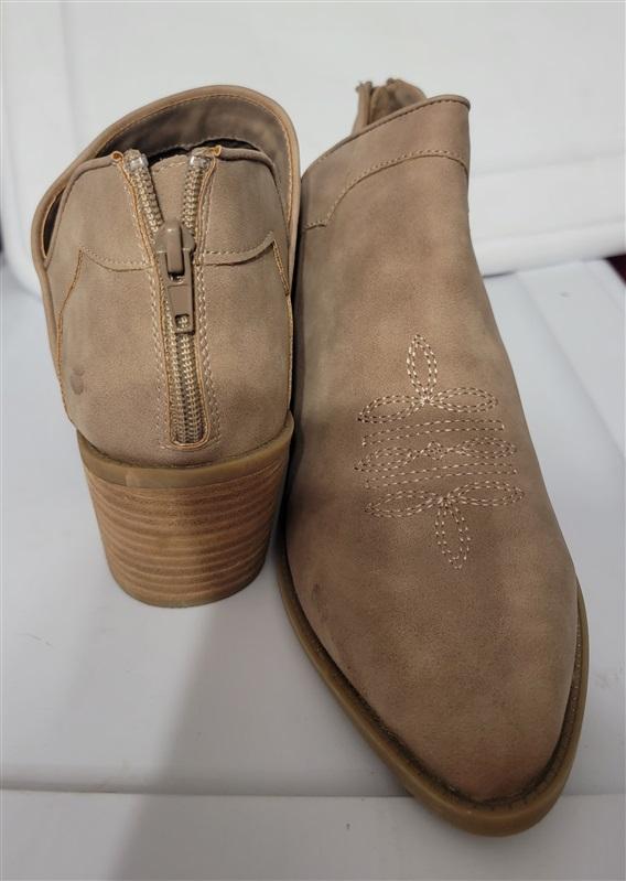 NWOT Dolce Vita 9.5 Ondrea Cowboy Heeled Bootie 120863