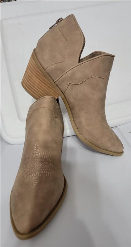 NWOT Dolce Vita 9.5 Ondrea Cowboy Heeled Bootie 120863