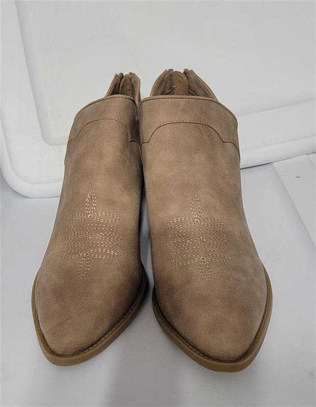 NWOT Dolce Vita 9.5 Ondrea Cowboy Heeled Bootie 120863