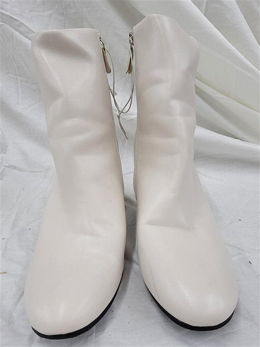NWOT Qupid 10 Malone Bone White Ankle Boots 120871