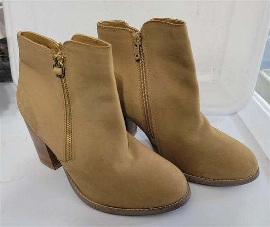 NWOT Diba 8 Tan Leather Stacked Heel Ankle Boots Booties 120872