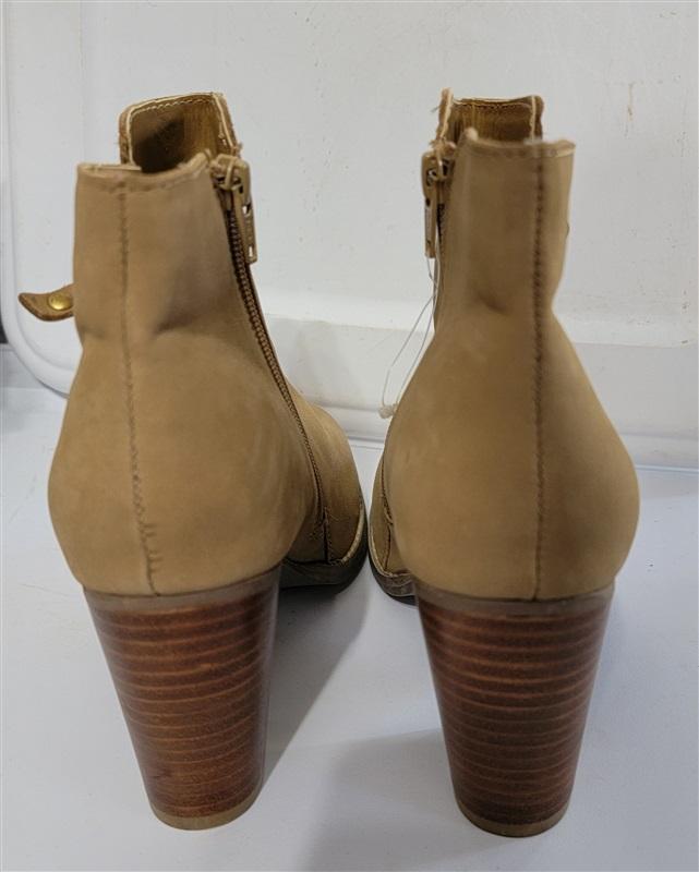 NWOT Diba 8 Tan Leather Stacked Heel Ankle Boots Booties 120872