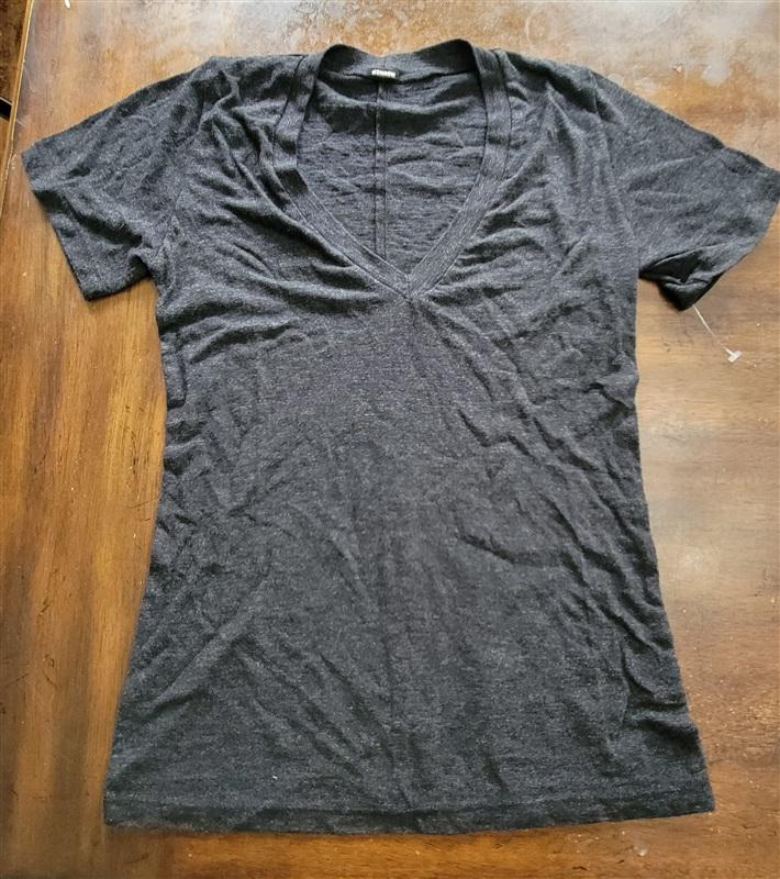 NWOT Monrow S Textured Tri-Blend Fitted V Neck Tee Charcoal 121383