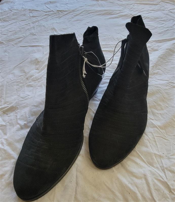 NWOT Paul Green 7.5 Shasta Sliced Ankle Boots Black 121402