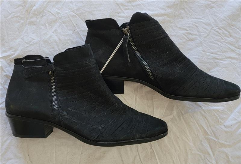 NWOT Paul Green 7.5 Shasta Sliced Ankle Boots Black 121402