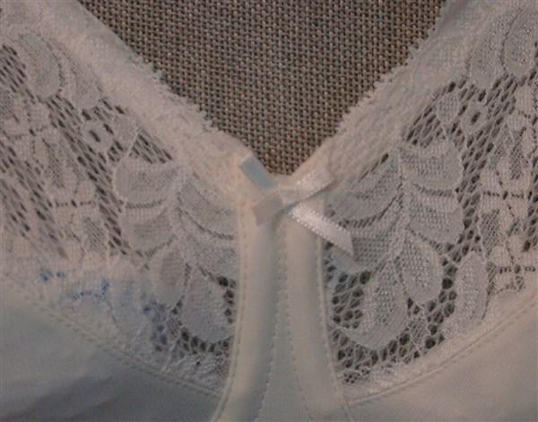 NWTD Lilyette Bra 40D Comfort Lace 0428 Underwire Minimizer White Bra 121454
