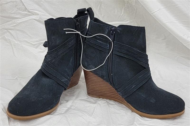 NWOT Diba 7.5 Blue Suede Wedge Heel Ankle Boots 121492