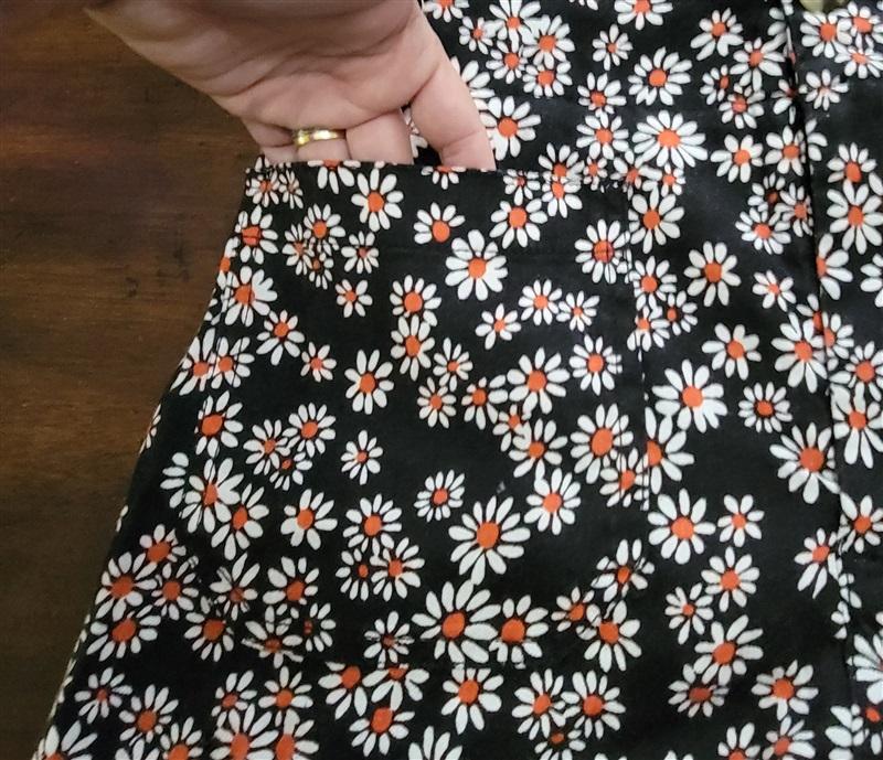 NWT Anthropologie Colette Linen Blend Shorts Black with Daisy Print 121610