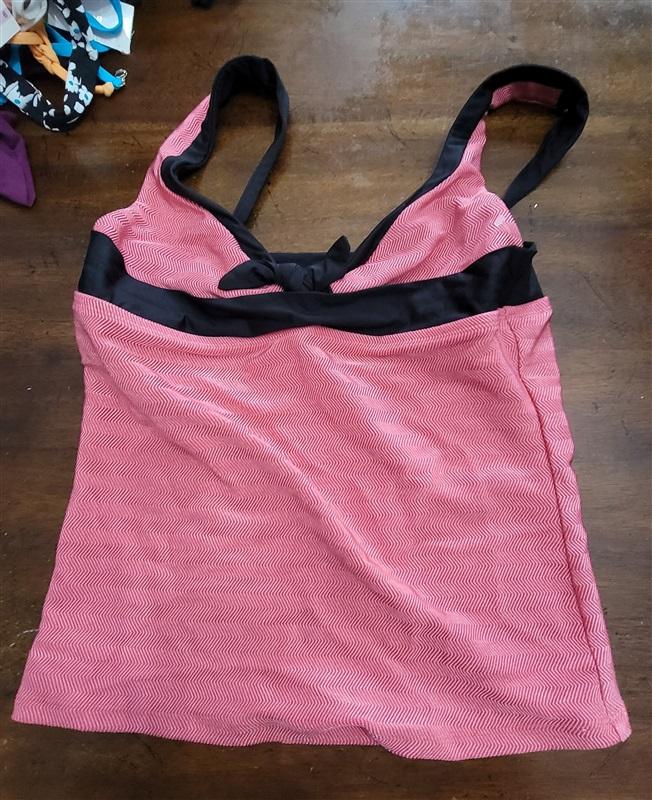 NWOT Becca Crossroads M Solid Pink Black Tankini Swim Top 121619