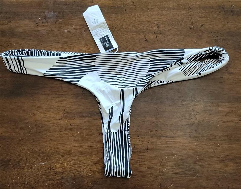 NWOT Volcom Geometric Stripes XL Black White Swim Bottom 121880