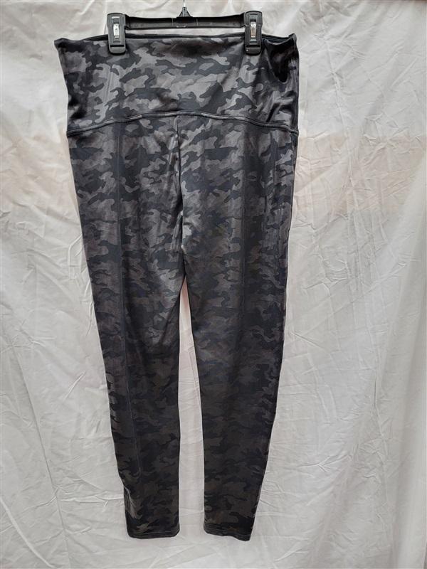 NWT Spanx 2X Petite Faux Leather Camo Leggings Black 121923