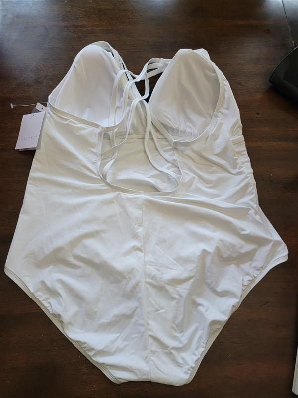NWT La Blanca 22W Island Goddess Underwire 1PC Swimsuit White 122159