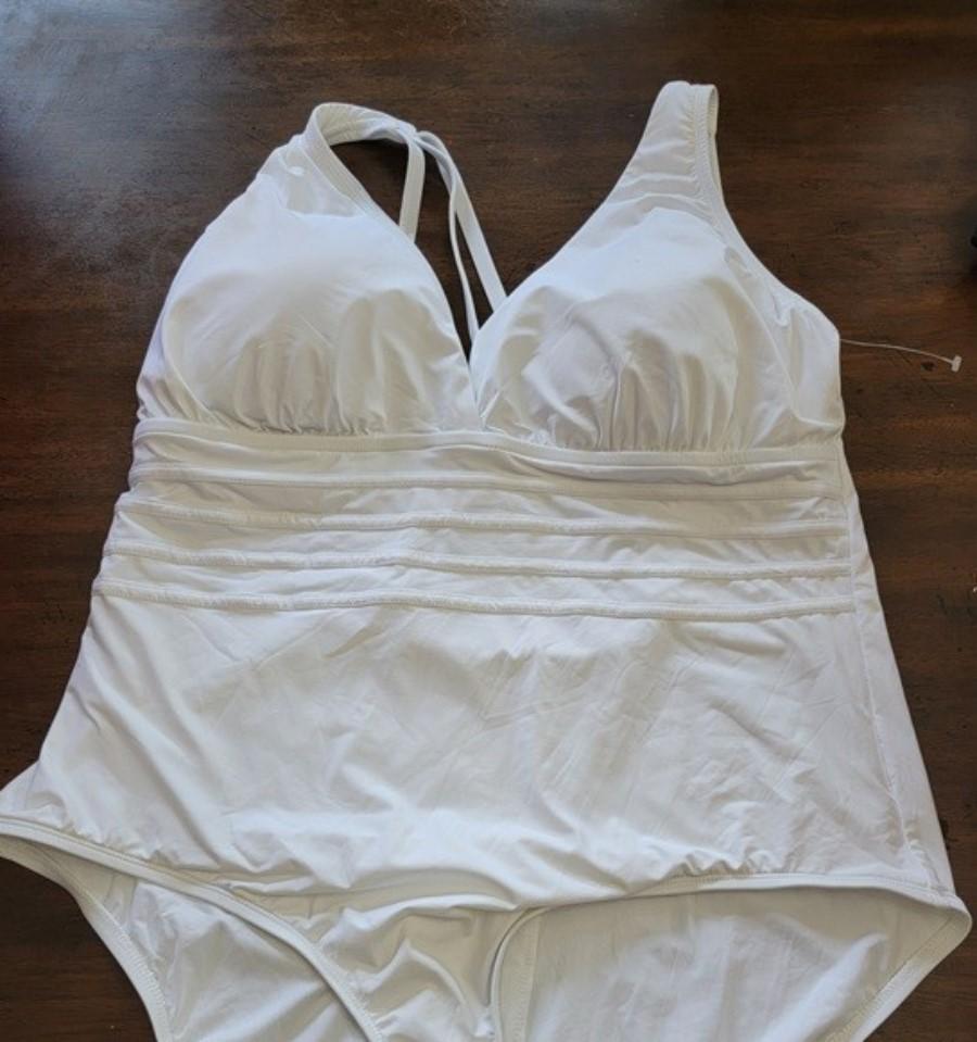 NWT La Blanca 22W Island Goddess Underwire 1PC Swimsuit White 122159