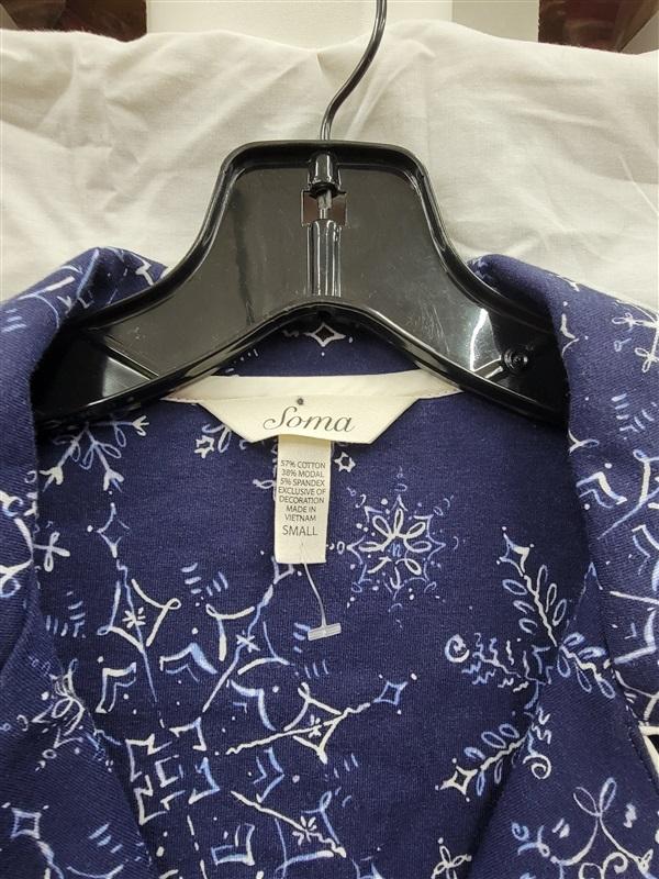NWOT Soma S Embraceable Long Sleeve Notch Collar Pajama Top Snowflake 122461